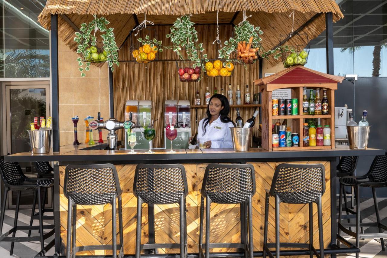 Vert Hotel Eilat By Afi Hotels Esterno foto A bar in the airport