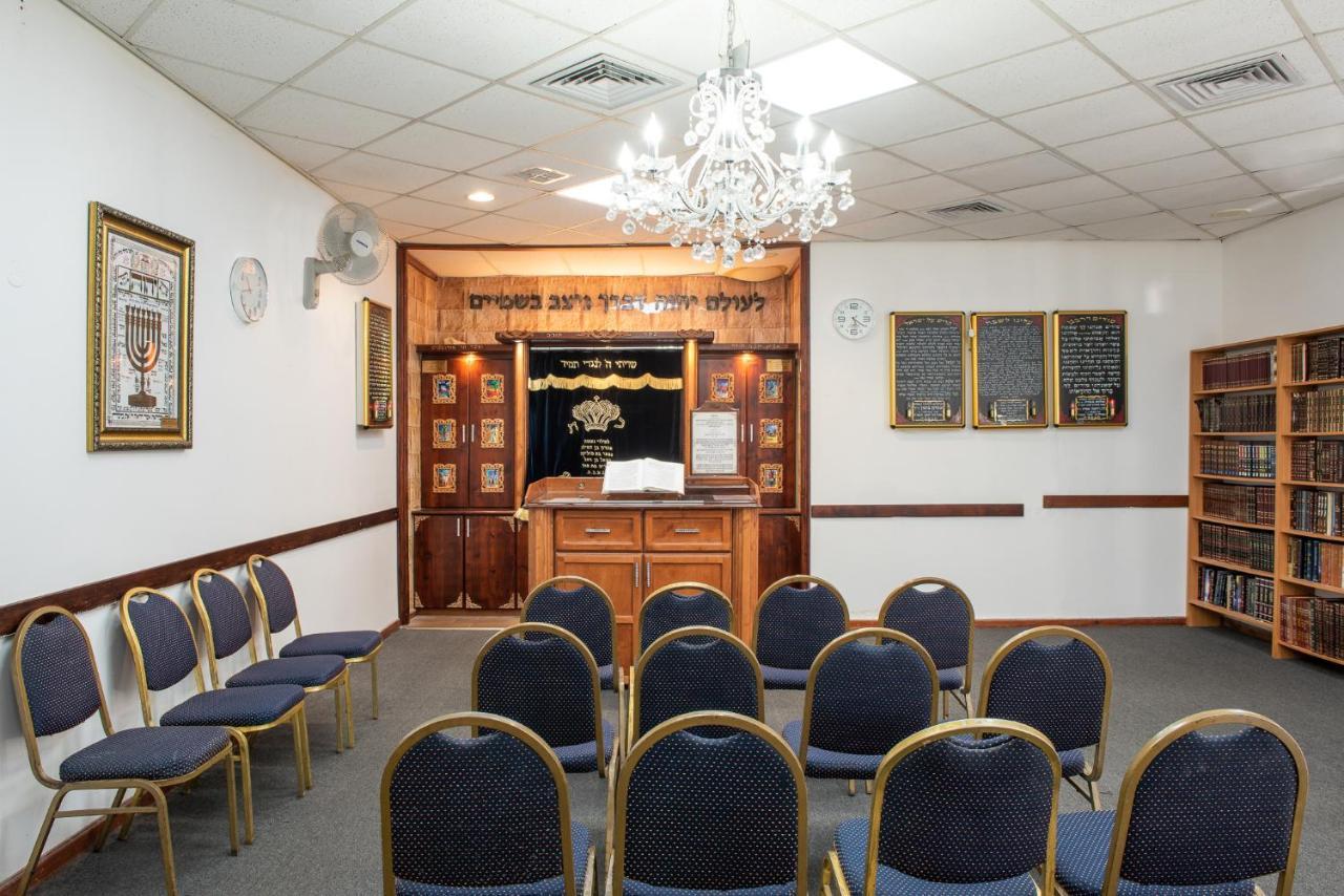 Vert Hotel Eilat By Afi Hotels Esterno foto The synagogue at the Yeshiva