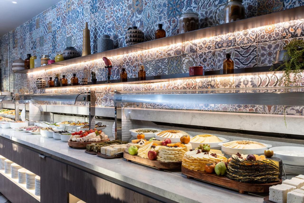 Vert Hotel Eilat By Afi Hotels Esterno foto The buffet at the restaurant