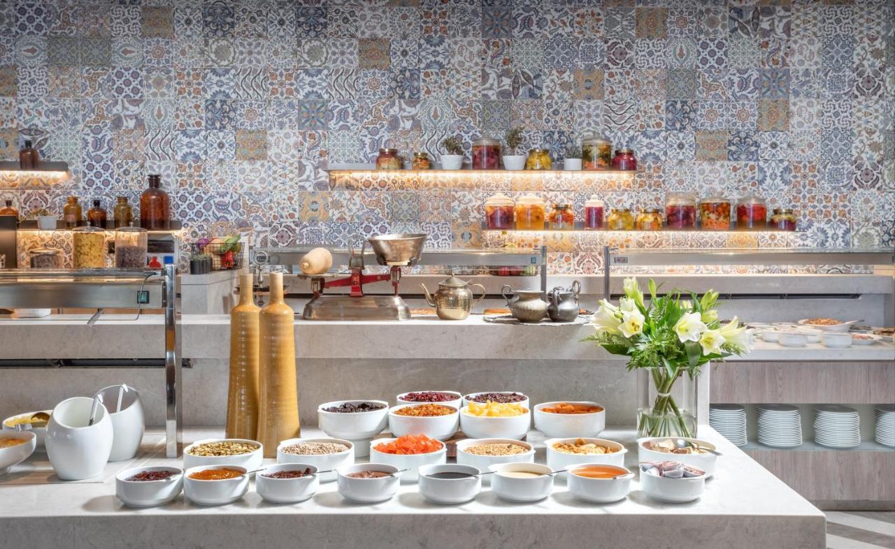 Vert Hotel Eilat By Afi Hotels Esterno foto The kitchen at the restaurant